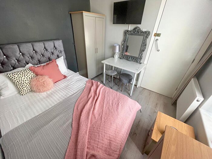 4 Bedroom House To Rent In Albany Road, L7