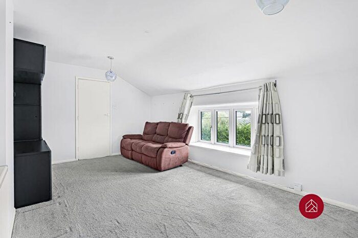 2 Bedroom Flat For Sale In East Street, Fritwell, OX27