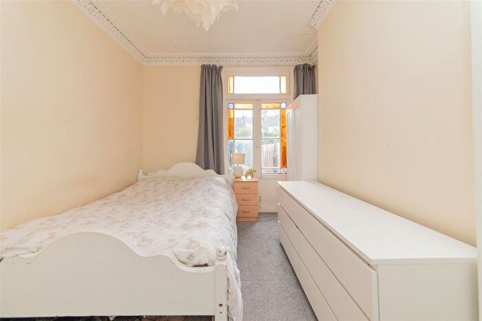 1 Bedroom Flat For Sale In Percy Road, London, N12