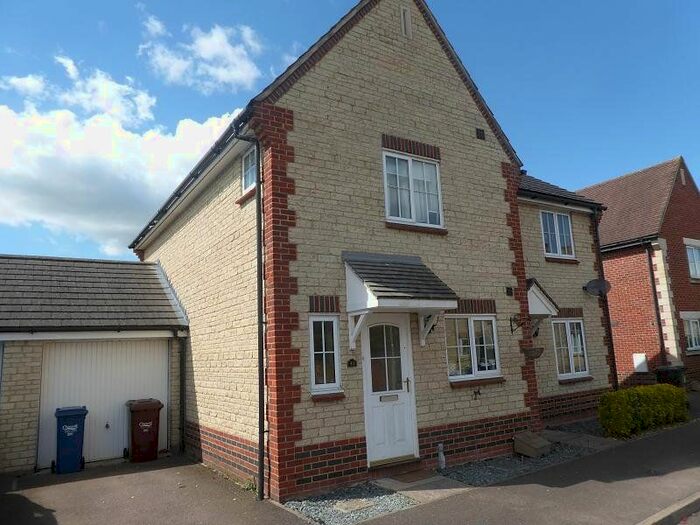 3 Bedroom Semi-Detached House To Rent In Corncrake Way, Bicester, Oxfordshire, OX26