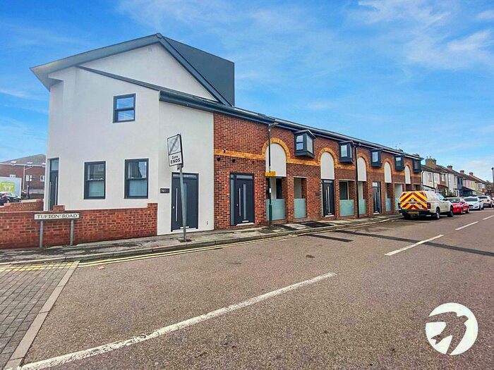 2 Bedroom Flat To Rent In Tufton Road, Rainham, Gillingham, Kent, ME8