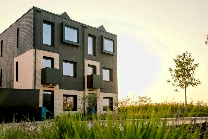 3 Bedroom Semi-Detached House To Rent In Lockhart Way, Northstowe, Cambridge CB24