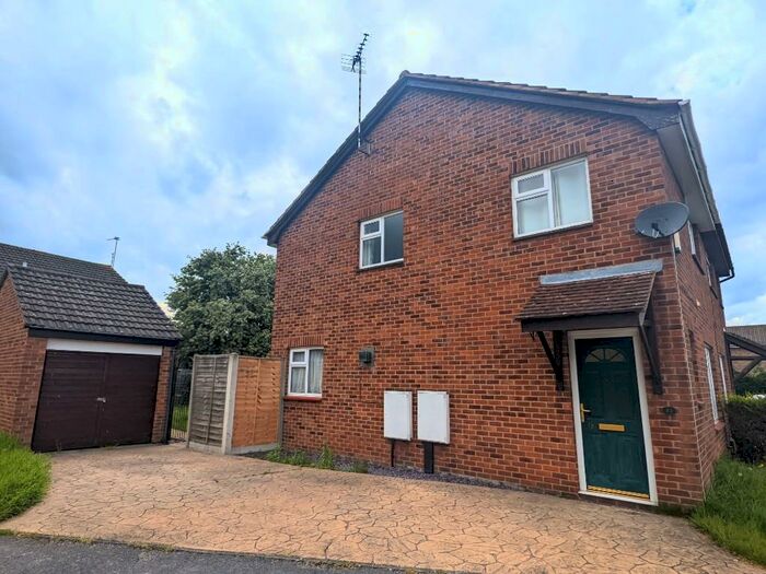 3 Bedroom Semi-Detached House To Rent In Haywood Close, Derby, Derbyshire, DE24