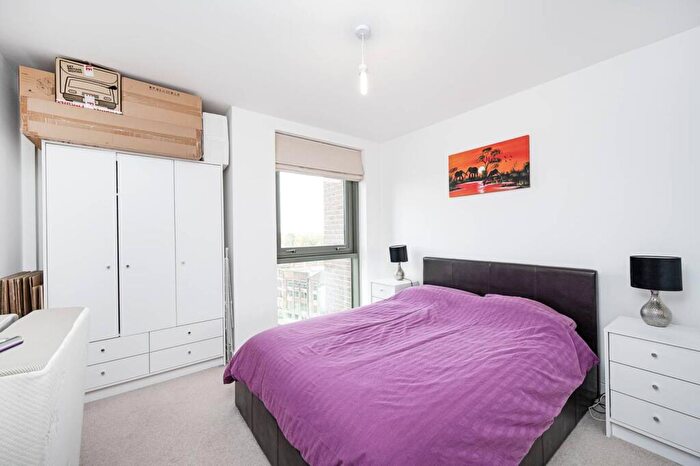 1 Bedroom Flat To Rent In Ben Jonson Road, , Stepney, London, E1