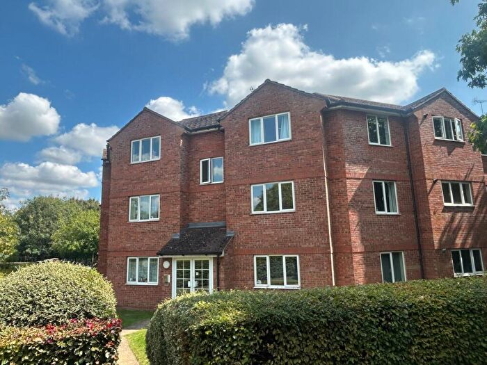 2 Bedroom Flat To Rent In Heathcroft, Welwyn Garden City, AL7