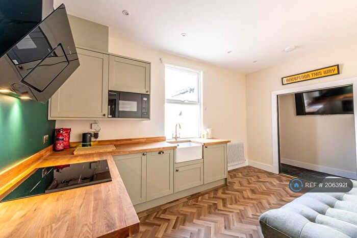 2 Bedroom Flat To Rent In Brighton Road, Bristol, BS6