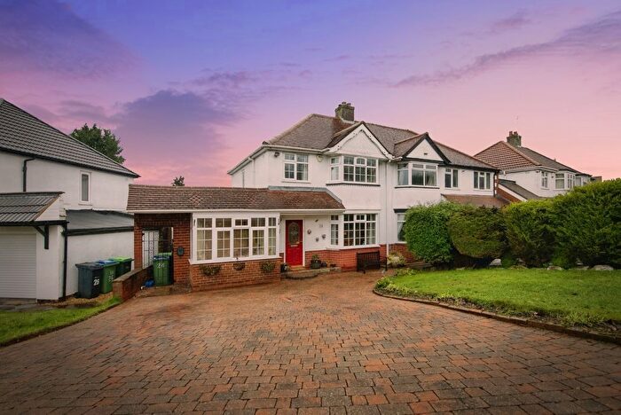 4 Bedroom Semi-Detached House For Sale In Pine Road, Oldbury, West Midlands, B69