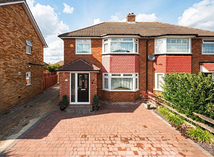 3 Bedroom Semi-detached House For Sale In Leander Drive, Gravesend, Kent, DA12