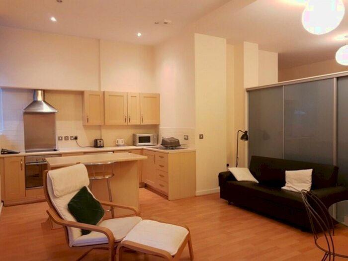 1 Bedroom Flat To Rent In Platinum Apartments, Jewellery Quarter, B18