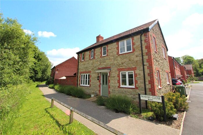 3 Bedroom Detached House For Sale In Marsh Close, Petersfield, Hampshire, GU32