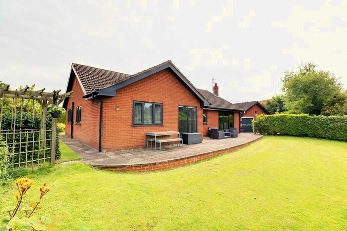 3 Bedroom Detached Bungalow For Sale In Middlegate Lane, Melton Ross, DN38