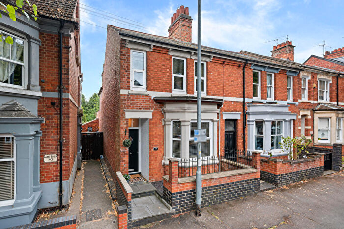 4 Bedroom End Of Terrace House For Sale In St Peters Avenue, Kettering, NN16