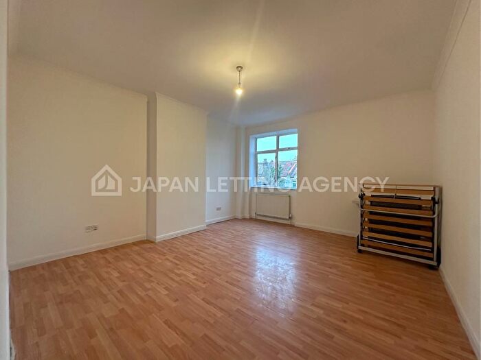 3 Bedroom Flat To Rent In Station Parade, Uxbridge Road, Ealing Common, W5