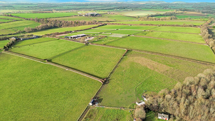 2 Bedroom Equestrian Facility To Rent In London Road, Whitchurch, RG28