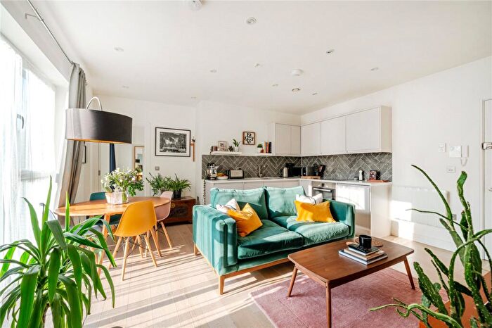 2 Bedroom Apartment For Sale In Carey Road, Wokingham, Berkshire, RG40