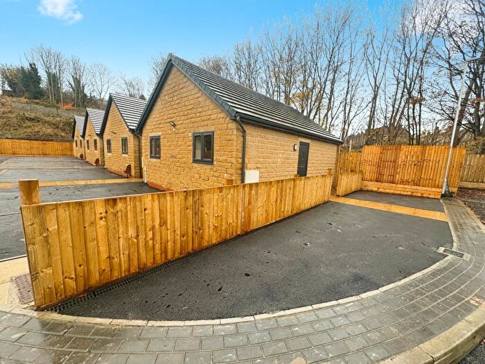 2 Bedroom Bungalow To Rent In Paddock Fields, Huddersfield, HD4