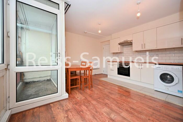 4 Bedroom Maisonette To Rent In Bath Terrace, Borough, Southwark, London, SE1