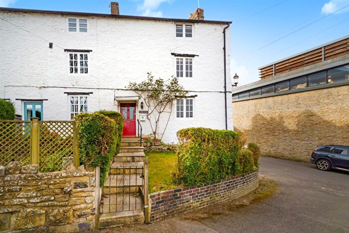2 Bedroom Cottage For Sale In Oxford Street, Woodstock, OX20