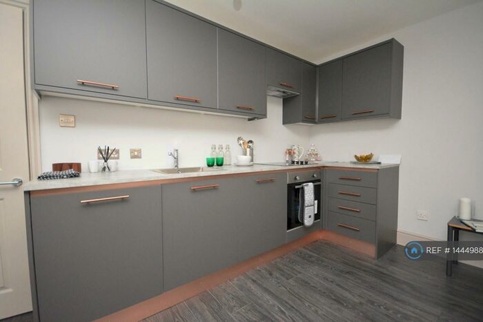 2 Bedroom Flat To Rent In Eastcliffe Apartments, Margate, CT9