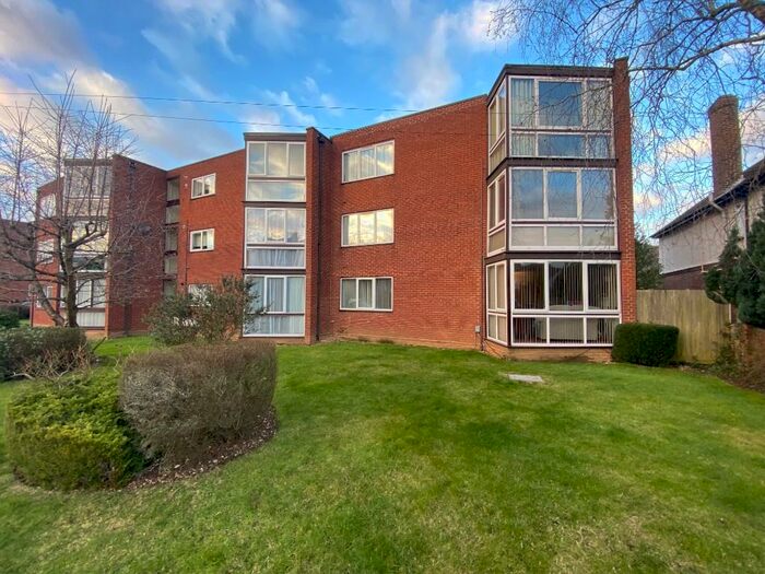 2 Bedroom Apartment To Rent In Spacious Bedroom Bathroom Broxbourne, EN10