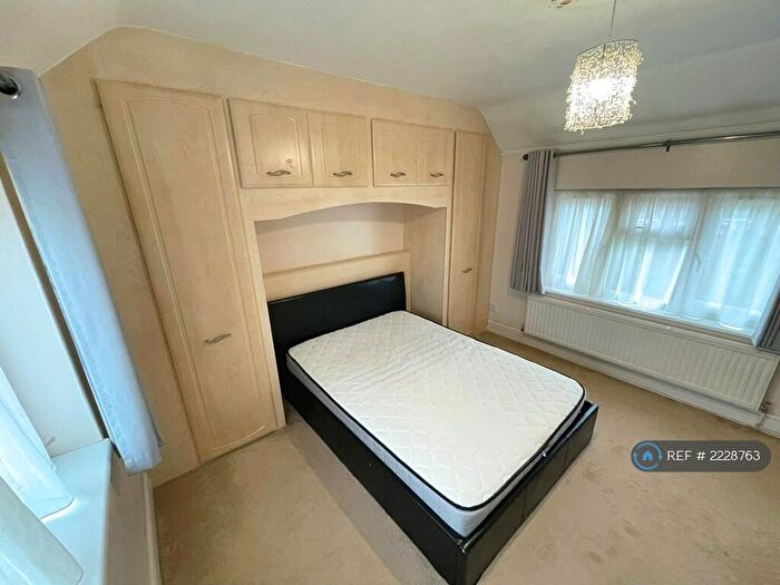 4 Bedroom Semi-Detached House To Rent In Crossway, Pinner, HA5