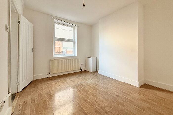 1 Bedroom Maisonette For Sale In Lancaster Road, South Norwood, SE25