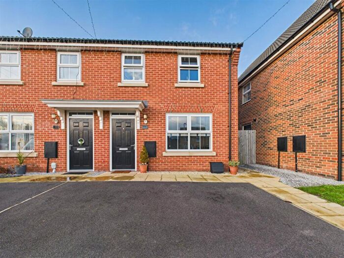 3 Bedroom Semi-Detached House For Sale In Stockdove Drive, Hessle, HU13