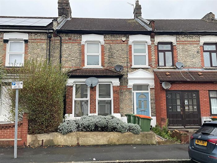 1 Bedroom Flat To Rent In Carlyle Road, London, E12