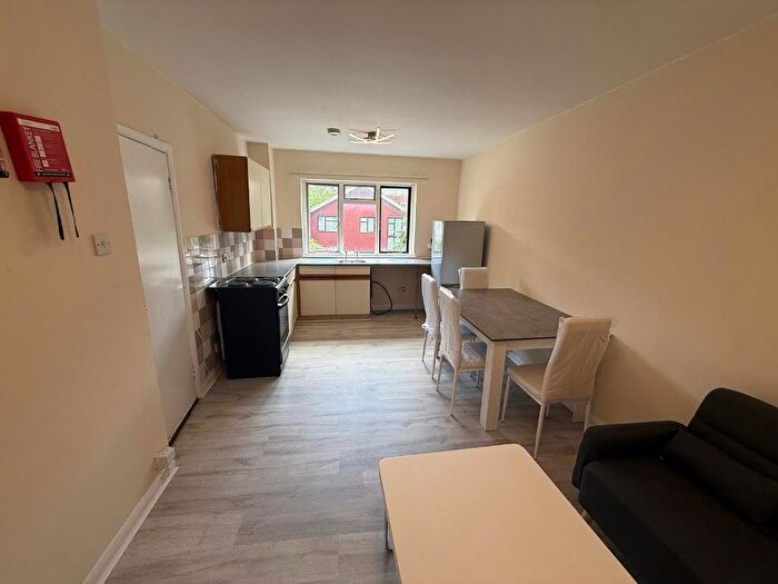 2 Bedroom Flat To Rent In Claremont Close, London, E16