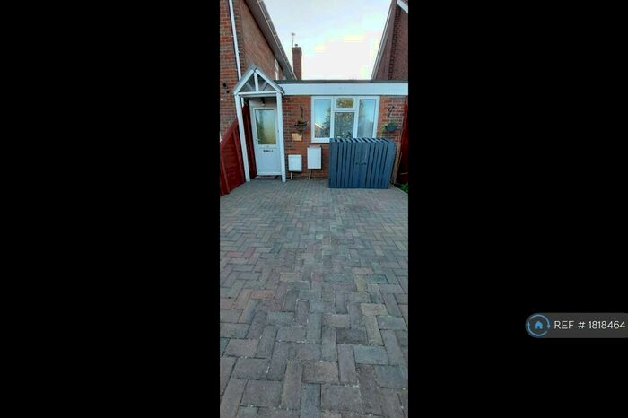 1 Bedroom Semi-Detached House To Rent In Malvern Road, Aylesbury, HP20