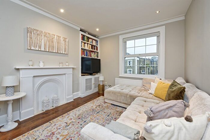 2 Bedroom Flat To Rent In Warwick Gardens, London, W14