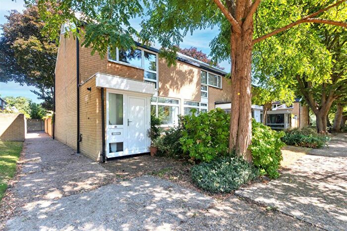 3 Bedroom End Of Terrace House For Sale In Weymede, Byfleet, KT14