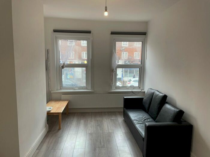 3 Bedroom Flat To Rent In Vicarage Lane, London, E6