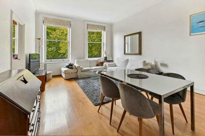 2 Bedroom Flat To Rent In Redcliffe Square, London, SW10