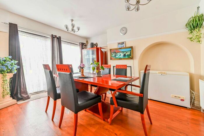 4 Bedroom Detached House For Sale In Allerford Road, Beckenham Hill, London, SE6
