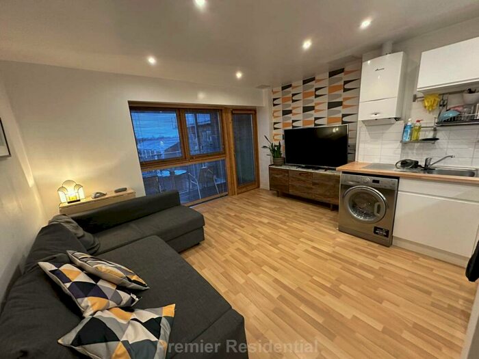 2 Bedroom Apartment To Rent In Apartment, Alexandra Road, M16