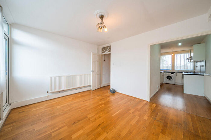 2 Bedroom Maisonette For Sale In Latona Road, London, SE15
