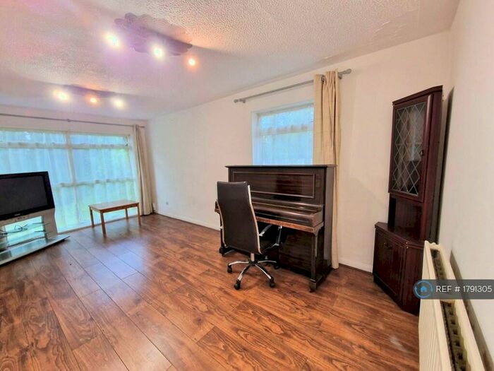 2 Bedroom Flat To Rent In Penda Court B, Handsworth, Birmingham, B20