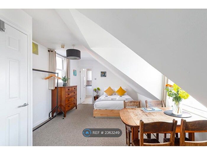 Studio To Rent In College Road, Brighton, BN2