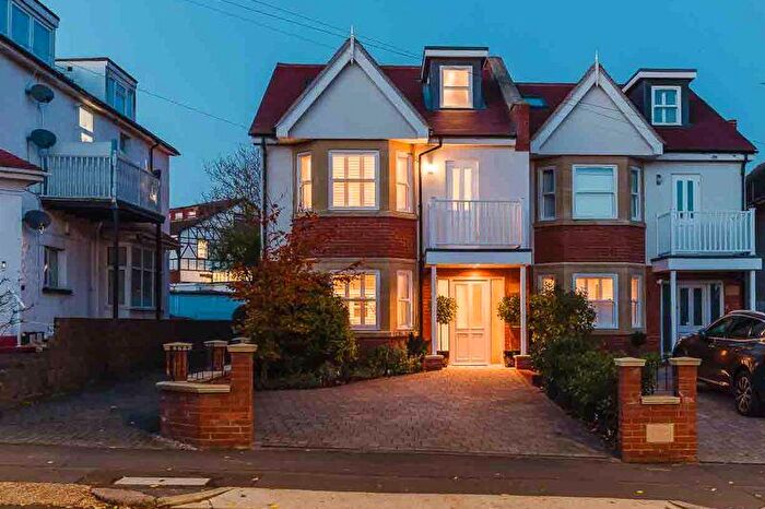 4 Bedroom Semi-Detached House For Sale In Kings Road, Westcliff-On-Sea, SS0