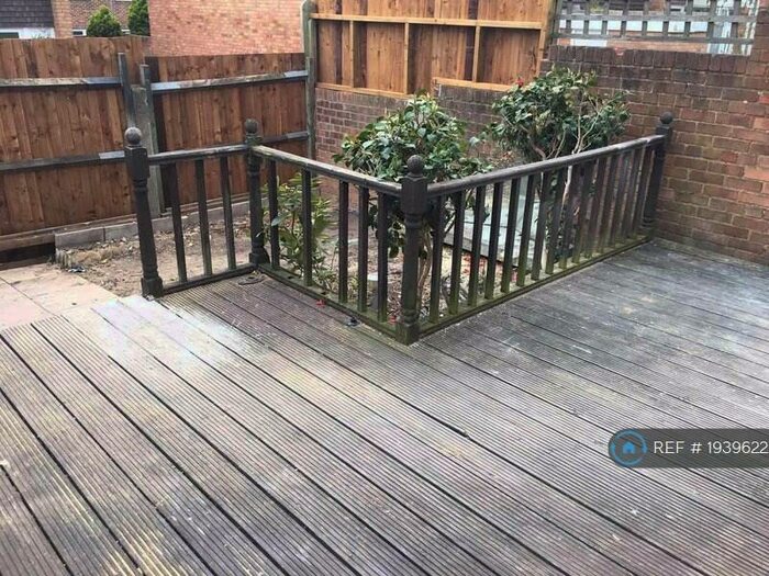 Studio To Rent In Pellatt Grove, London, N22