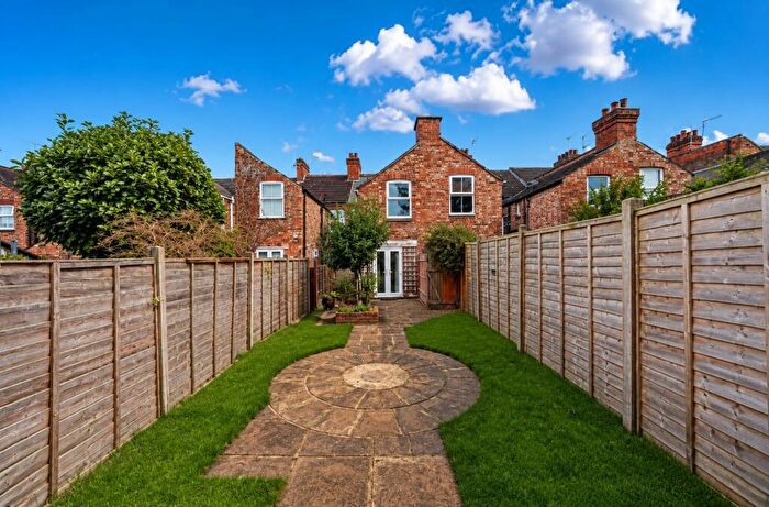 3 Bedroom Terraced House For Sale In Claremont Road, Rugby, CV21