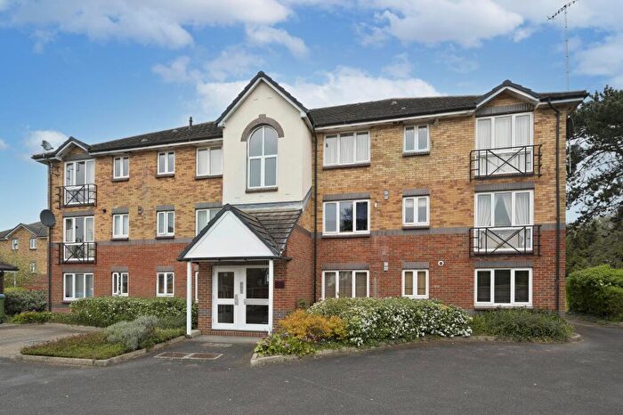 2 Bedroom Flat To Rent In Parry Drive, Weybridge, Surrey, KT13