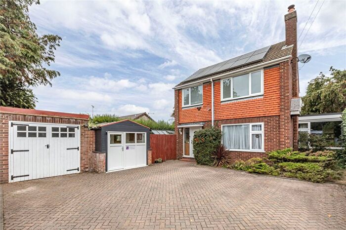 3 Bedroom Detached House For Sale In Glenmore Close, Addlestone, Surrey, KT15