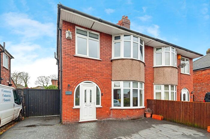 3 Bedroom Semi Detached House For Sale In Aukland Grove, St. Helens, Merseyside, WA9