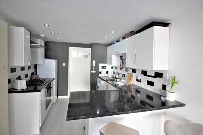 2 Bedroom Flat For Sale In West Street, Weston Super Mare, BS23