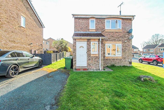 1 Bedroom Flat For Sale In Agincourt Drive, Altofts, Normanton, WF6