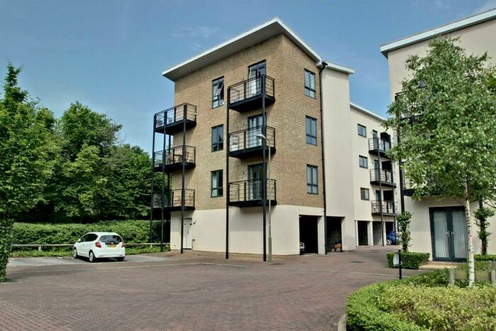 2 Bedroom Apartment To Rent In Birtchnell Close, Berkhamsted, HP4
