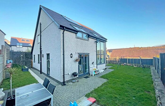 4 Bedroom Detached House For Sale In Cae Capel Bach, Penygroes, Caernarfon, Gwynedd, LL54