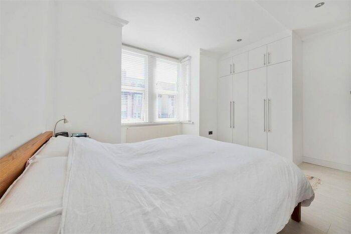 2 Bedroom Flat To Rent In Ollerton Road, London, N11